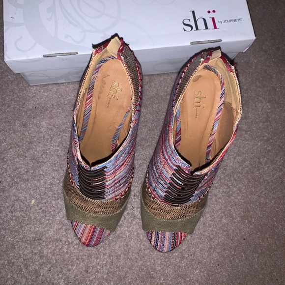 Colorful Shi Wedges - Picture 2 of 4